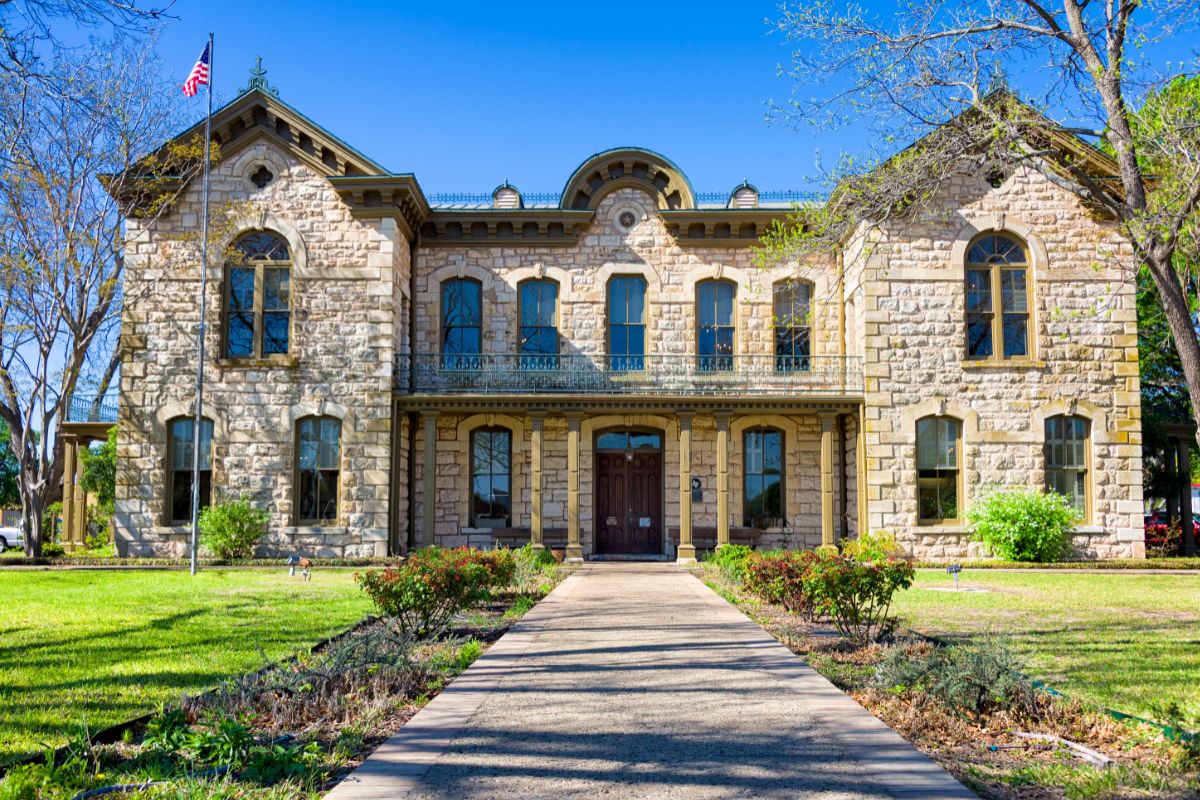 Where To Stay In Fredericksburg (Perfect For Your Texas Vacation)
